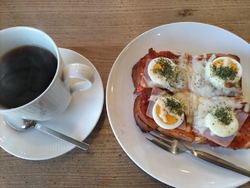 1人でブランチ...