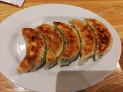 ５個餃子と、土...