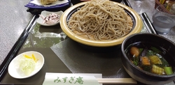 お店の前を通る...