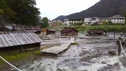 お湯が涌き出て...