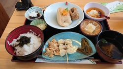 紅葉で混雑が落...