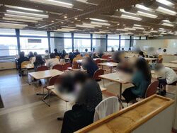 事前にお弁当を...
