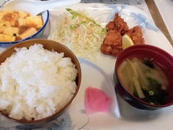 駅前にあるにも...