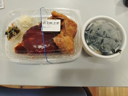 本日、お昼のお...