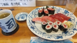駐車場は入り口...