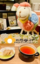 僅かに空いてい...