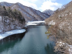 川俣湖には、以...