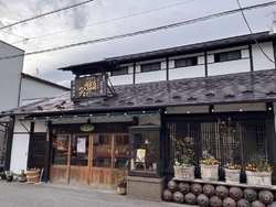 近所の梅が満開...