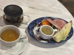 初訪問。土日も...