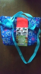 食料品を見てい...