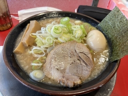お昼に今年初の...