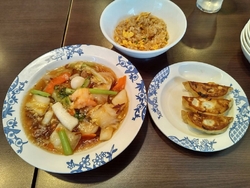お昼を食べに寄...