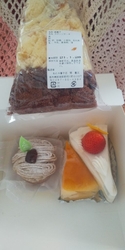 ケーキ3点とス...