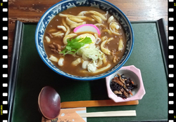 お昼に一人でカ...