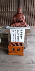 麓に『岩舟石の...