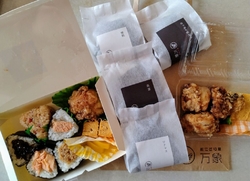 お昼の差し入れ...