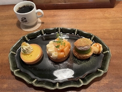 木々に囲まれた...
