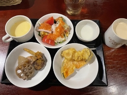 ステーキも美味...