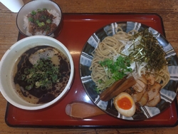 ランチの黒マー...