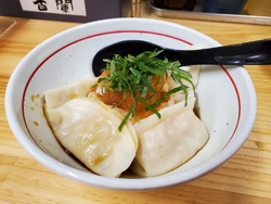ものッ凄く餃子...