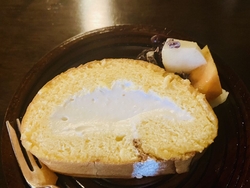 強風で寒くて温...