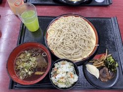 製麺所で直売店...