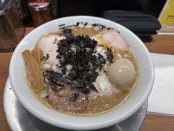 お昼にラーメン...