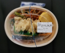 近くで昼食を食...