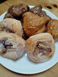クロワッサン食...
