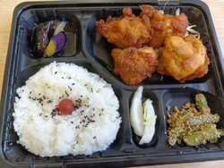 お昼にお弁当を...