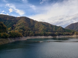 川治ダムに立ち...