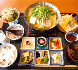 平日開店少し過...