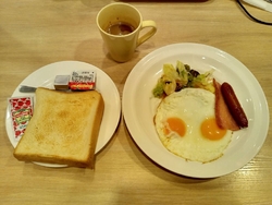 朝食を食べに寄...