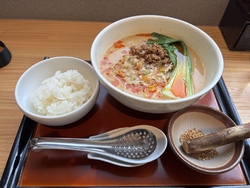 美味しい担々麺...