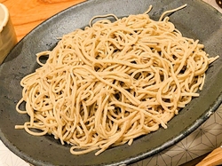 チーズが蕎麦に...