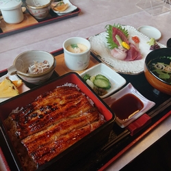 お昼時に伺いま...