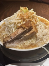 豚そばの並を注...