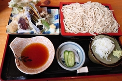 開店少し前に着...