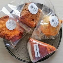 店内には焼き菓...