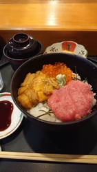 ランチ880円...