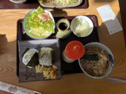 またまたお邪魔...