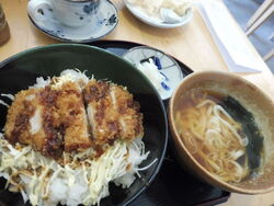 モロカツ丼定食...