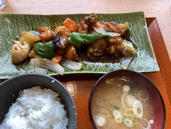 ランチに彩野菜...