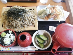 家族でお蕎麦を...