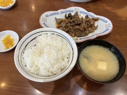 遅めのお昼を食...