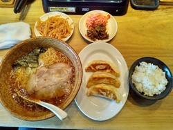 お昼を食べに行...