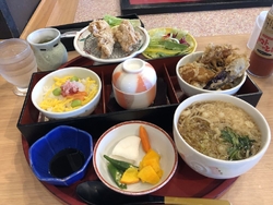 お楽しみミニ丼...