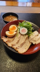 名物のつけ麺を...