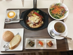 ランチに行きま...