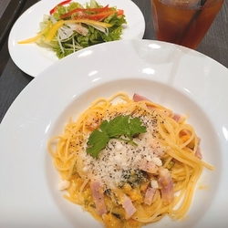 パスタ、サラダ...